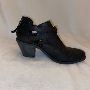 SEXY BLACK MADDEN GIRL BLACK ANKLE BOOTS, LIKE NEW, SIZE 7.5 MED